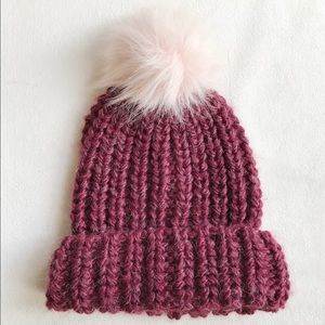 NWT American Eagle Faux Fur Pom Beanie